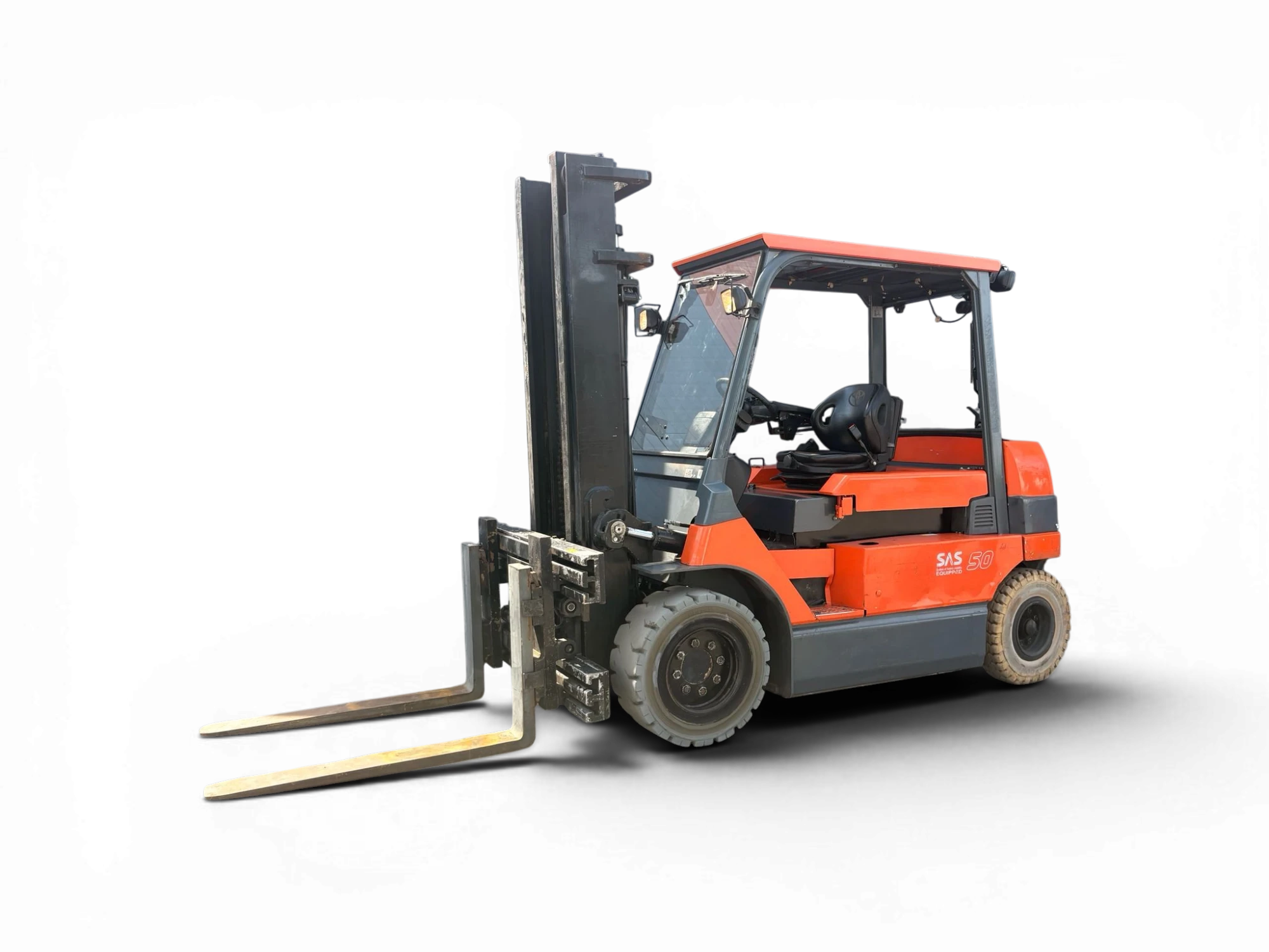 Elektryczny wózek widłowy Toyota 5 ton z niebrudzącymi kołami – wynajem Radom Mazowsze